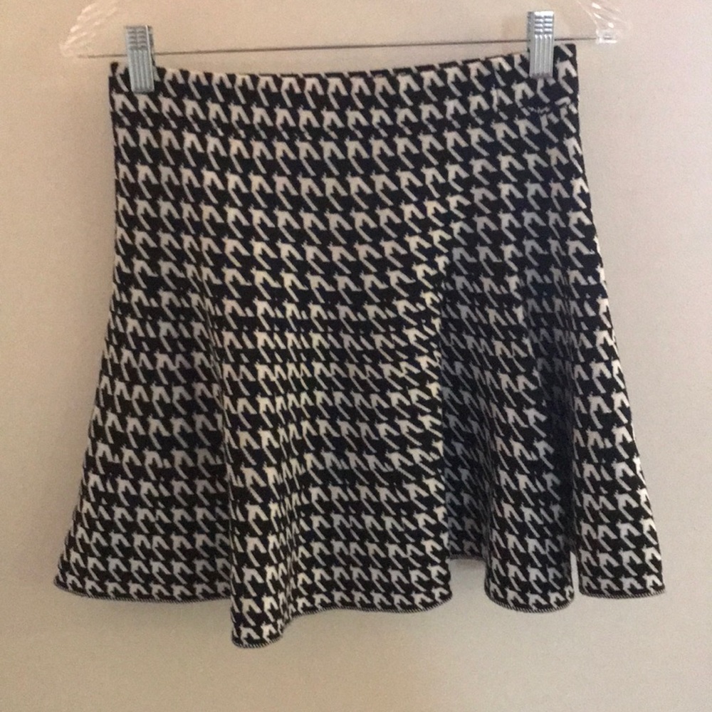 Fit and flare skirt, hounds tooth